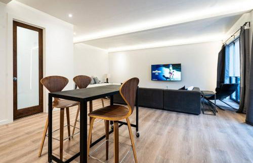 Large Modern Loft in Central Location - Photo 4