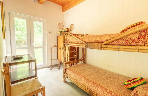 8 beds- surrounded by greenery with parking - Foto 29