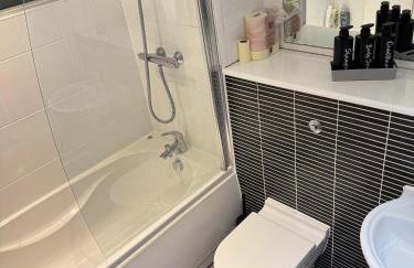 Havilah House- Stunning 2-Bed Apartment by the Beach and Swansea Marina - Foto 15