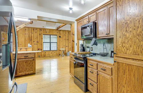 Lake-View Home with Deck and Gas Grill in Bernice! - Foto 11