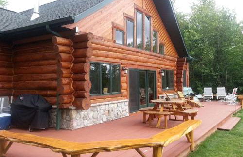 English Lake Escape -Custom Waterfront Log Cabin in Chequamegon National Forest - Foto 10