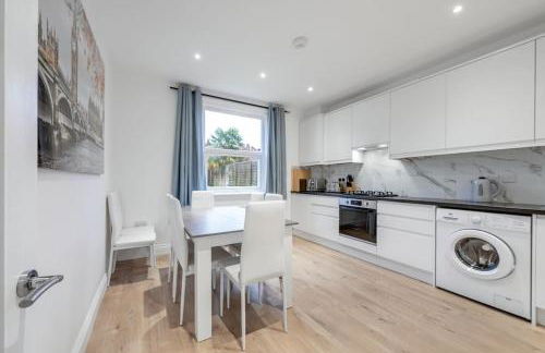 Brand New Cricklewood Zone 2 Modern Home - Foto 10