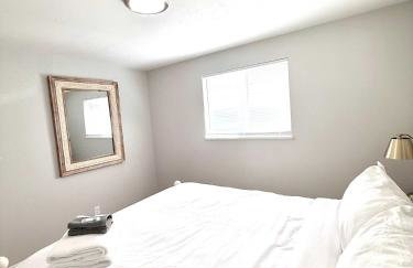 Newly Renovated Home w Garage Near Old Town - Foto 10