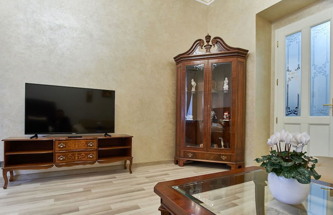 Presidential Apartment In The Old Town Square - Photo 12