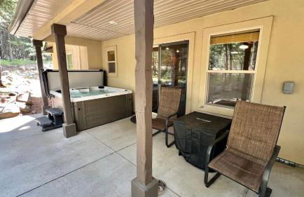Grandmas Hideaway - walk to downtown, private hot tub, pet friendly with patio - Foto 28