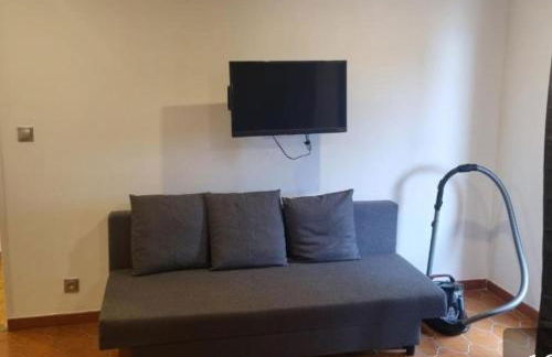 F2 ou F3 ,appartement climatisé neuf, magnifique vue sur mer et aéroport, proche tram et gare sncf 1 min,aéroport 3 minutes, 3 rooms, new AC apartment, magnificent sea and airport views, close to tram and SNCF train station 1 min, airport 3 min - Foto 18