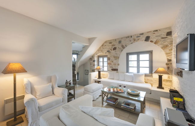 Traditional Stone House in Kostos - Photo 11