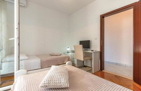 Four-Bedroom Holiday Home In Veliki Prolog - Foto 26