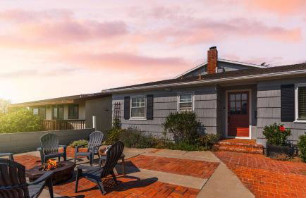 Point Loma Home w Putting Green Firepit Game Room Beach Access Zola Street by AvantStay - Foto 1