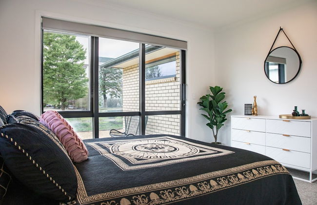 The Mackinnon - Photo 5