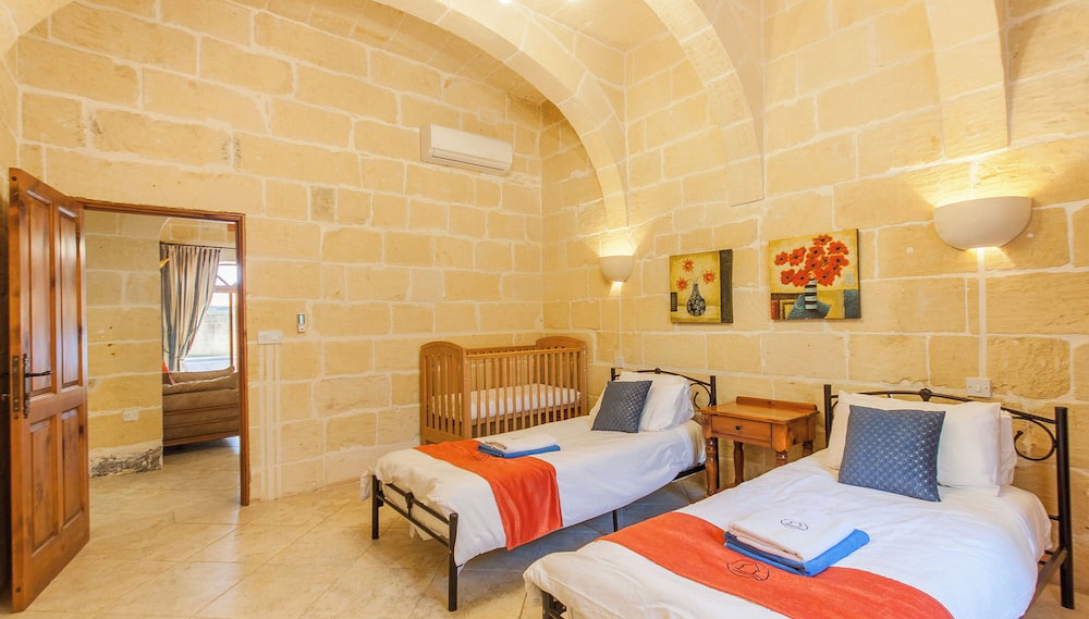 Centre Island Gozitan Farmhouse & Pool - Foto 1, Habitación