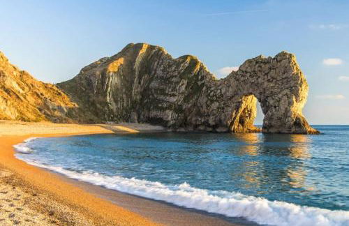 Spacious 5-Bedroom Victorian House Near Sandbanks - Sleeps 14, Parking & Garden - Foto 66