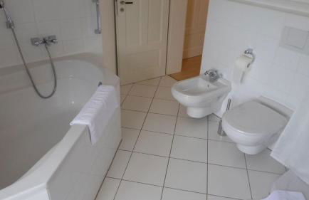 Gut-Rattelvitz-Galerie-D-hochwertig-Sauna-Kamin-eTankstelle-Spielscheune-15-000qm-Parkland - Photo 9