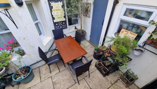 Unique seafront 2 bedroom 2 bathroom apartment - Foto 2