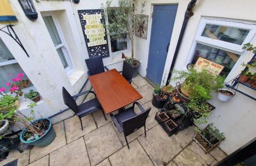 Unique seafront 2 bedroom 2 bathroom apartment - Foto 2