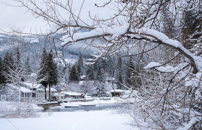 Barefoot Villas Cabin 2 Moose w/ Hot Tub - Photo 23