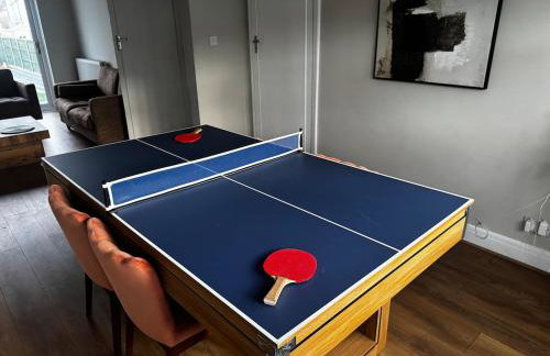 Modern 3-Bedroom House with Private Parking - Photo 16