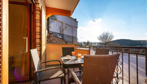 2 Bedroom Amazing Apartment In Modric - Foto 2