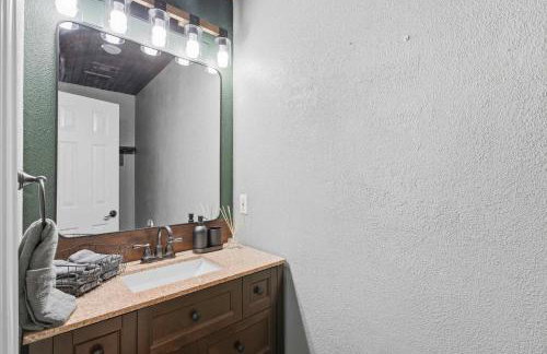 5-BD Vacation Retreat w Pool & Ping Pong - Foto 27