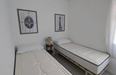 2nda linea con piscina en Miami Platja - Foto 8