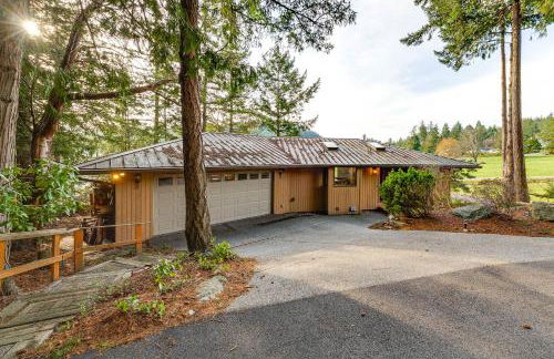 Serene La Conner Retreat with Fireplace and Deck! - Foto 32