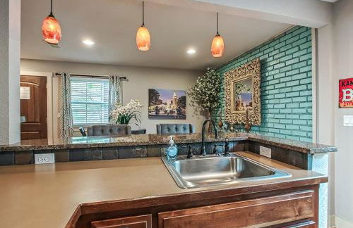 Quiet Plaza Two bedroom 2 Bathroom - Photo 24