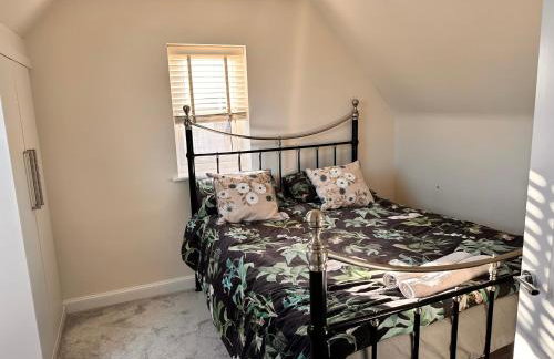 4 Bed Room Service Accommodation - 2 Parkings - Fibre Wi-Fi - Workstation - Foto 19