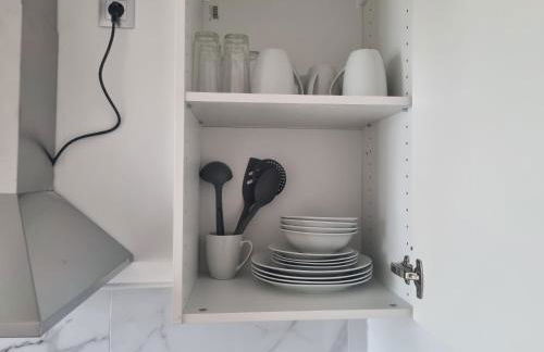 F2 ou F3 ,appartement climatisé neuf, magnifique vue sur mer et aéroport, proche tram et gare sncf 1 min,aéroport 3 minutes, 3 rooms, new AC apartment, magnificent sea and airport views, close to tram and SNCF train station 1 min, airport 3 min - Foto 9