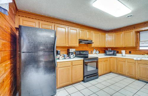 Boat Dock Pet-Friendly Douglas Lake Getaway! - Foto 9