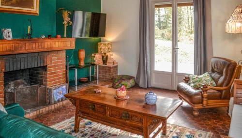 Cozy Home In Saint Saud Lacoussière - Foto 2