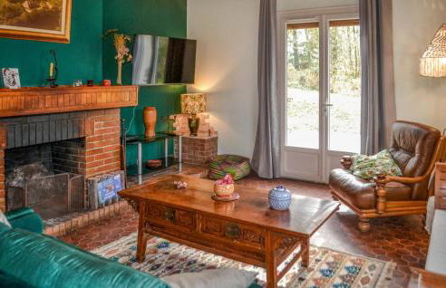 Cozy Home In Saint Saud Lacoussière - Foto 2