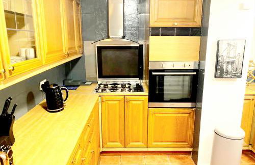 Gravesend 2 Bedroom Spacious Stylish Apartment - Sleeps upto 6 - 2 Min Walk to Station - Foto 22