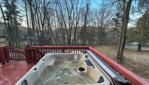 Cubs Den - Hot Tub- Walk to Lake- Fire Pit - Kayaks - Foto 3