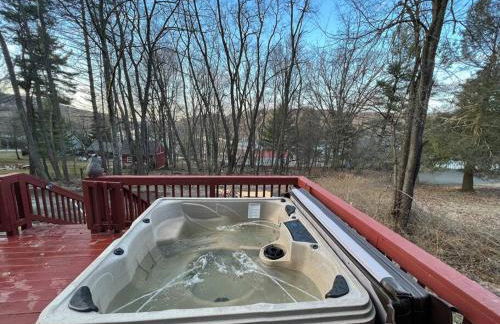 Cubs Den - Hot Tub- Walk to Lake- Fire Pit - Kayaks - Foto 3