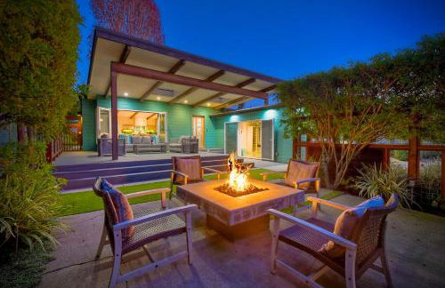 Luxury 3-Bed Beach Cottage with Hot Tub, Fire Pit, BBQ - Walk To Beach - Foto 1