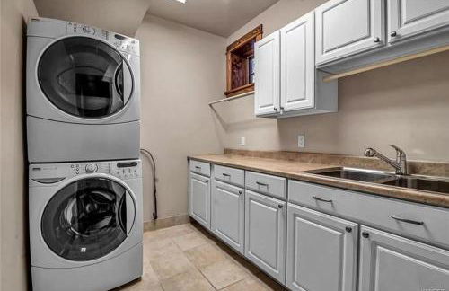 Luxurious Chalet! Hot-tub, Bonfire & Ideal Location for Skiing & Town - Foto 28