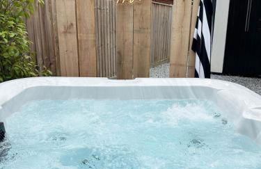 Arden House - Luxury Home with Hot Tub - Games Room - Fire Pit - Photo 21