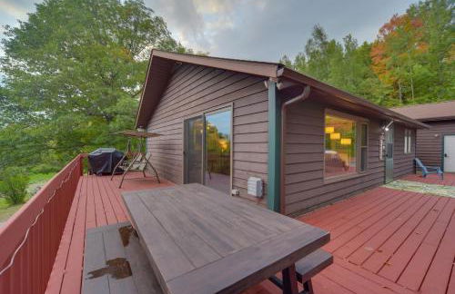 Hermantown Home with Decks, Grill and Hot Tub! - Foto 28