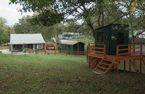 Leipers Fork Village Bungalow with Hot Tub & Firepit - Foto 25