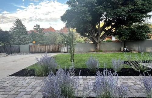 Sedona Uptown Gem!Large yard w grass and shade trees! Views!! NEW! BARREL SAUNA!!! Close to trails, walk to Uptown Sedona, restaurants and shopping - Foto 32