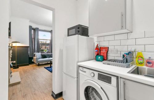 Free Parking - Sleeps 6 - 2 Bedrooms - Great Transport Links - Foto 16