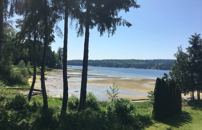 B - Sechelt Private Coastal Home - Photo 26