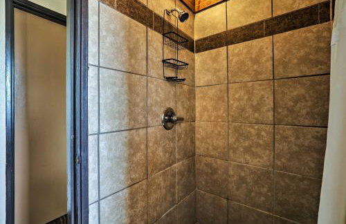 Burkesville Apt w/ Deck, Views & Pool Access! - Foto 13