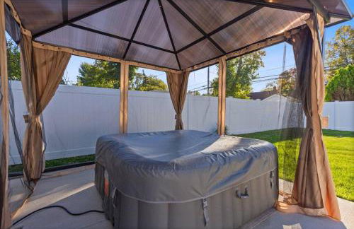 Dark House With HotTub TV in Rooms - Foto 32