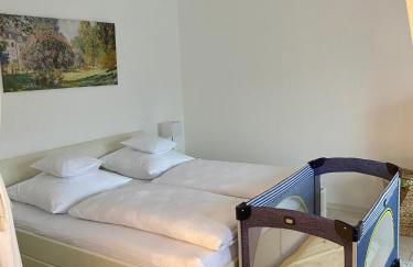 Gemütliche und voll ausgestatette 2 Zimmer Ferienwohnung am Wörthsee mit Terrasse, Grill, Schaukel, Doppelbett oder getrennte Betten fußläufig zu S-Bahn nach München und See, ideal zum Entspannen aber auch zum Arbeiten - Foto 24