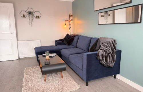 Bathgate Penthouse near Edinburgh - Photo 2