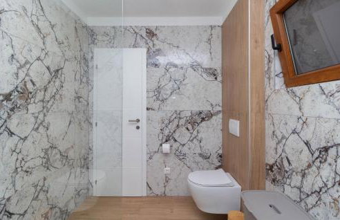 Gorgeous Home In Smokovic - Photo 39