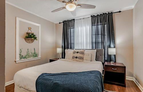 Sunny Midtown Cottage- Midtown Mobile - Photo 8