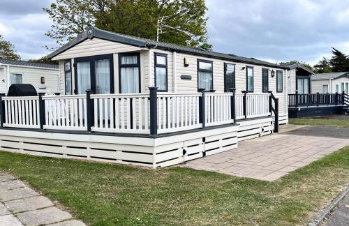 Molly's Haven - Photo 1