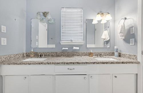 Home for summer with pool, pool table, outdoor kitchen,patio and balcony - Foto 32